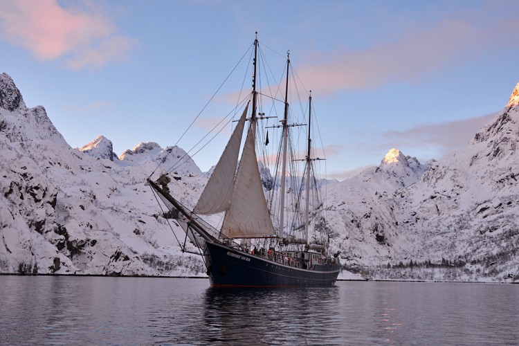 挪威北部冬季帆船包船-扬帆圆梦，航海北极 (10).jpg